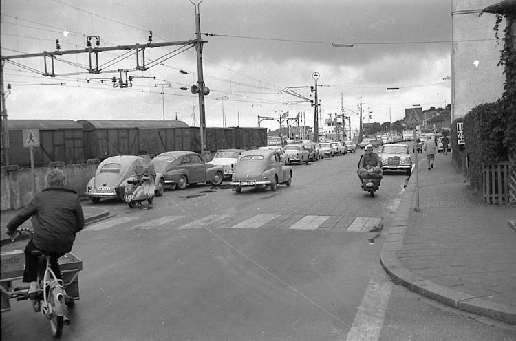 Vänsterttrafik på Södra Hamngatan, Lysekil 1967